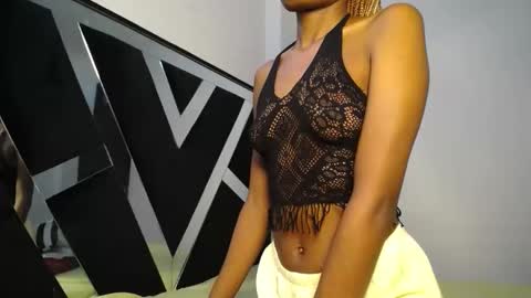 Snapshot of queen_sashavixen chatting on May 12, 2026, 6:10 am queen_sashavixen online show from May 12, 2026, 6:10 am