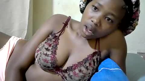 Snapshot of queen_slender chatting on July 25, 2026, 4:10 am queen_slender online show from July 25, 2026, 4:10 am