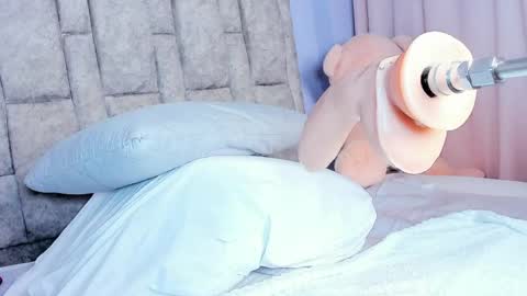 queen_yully online show from April 5, 2026, 11:51 am