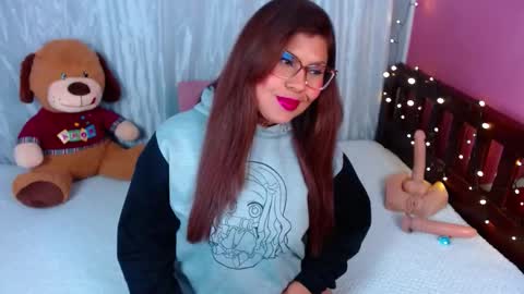 Queenamazon  online show from September 15, 2025, 5:29 am