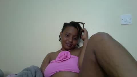 Snapshot of queenbeiby05 chatting on November 4, 2025, 7:13 pm queen online show from November 4, 2025, 7:13 pm