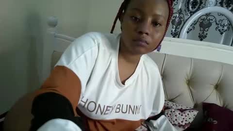 Snapshot of queenbeiby05 chatting on November 25, 2025, 12:32 am queen online show from November 25, 2025, 12:32 am