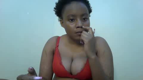 Snapshot of queenbeiby05 chatting on January 8, 2026, 2:36 am queen online show from January 8, 2026, 2:36 am