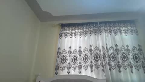 Snapshot of queenbeiby05 chatting on January 17, 2026, 12:54 pm queen online show from January 17, 2026, 12:54 pm