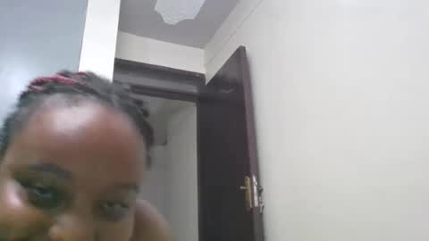 Snapshot of queenbeiby05 chatting on February 1, 2026, 9:24 pm queen online show from February 1, 2026, 9:24 pm