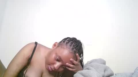 Snapshot of queenbeiby05 chatting on February 9, 2026, 4:05 am queen online show from February 9, 2026, 4:05 am