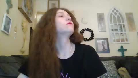 queencrimsonlvx online show from April 24, 2026, 10:01 pm
