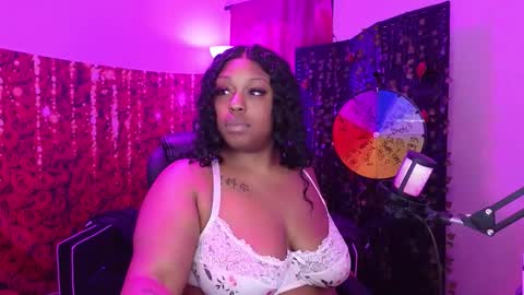 Queen Cherise Roze online show from February 11, 2026, 5:18 pm