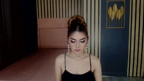 queenemeraldts online show from December 16, 2024, 2:57 am