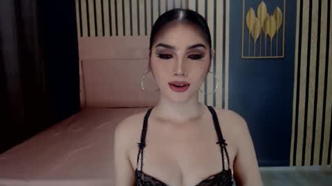 queenemeraldts online show from December 25, 2024, 4:22 am