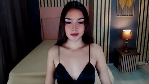 queenemeraldts online show from February 12, 2025, 5:26 am