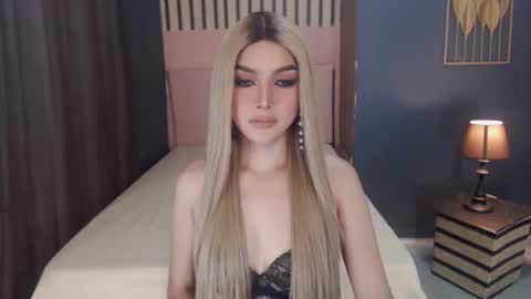 queenemeraldts online show from March 5, 2025, 2:36 am