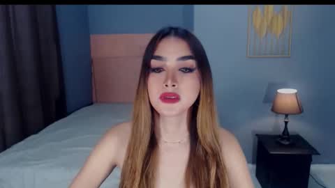 queenemeraldts online show from September 18, 2025, 2:35 am