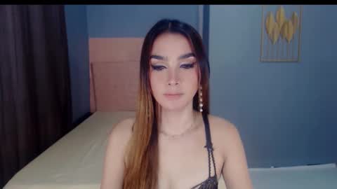 queenemeraldts online show from October 16, 2025, 2:34 am