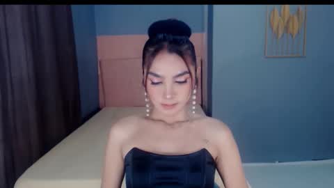 queenemeraldts online show from October 17, 2025, 2:04 am