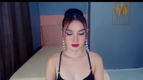 queenemeraldts online show from October 31, 2025, 3:07 am