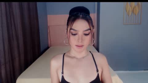 queenemeraldts online show from November 11, 2025, 5:18 am