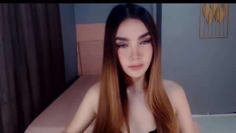 queenemeraldts online show from November 21, 2025, 1:15 am