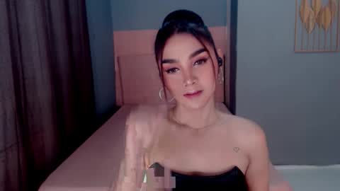 queenemeraldts online show from November 27, 2025, 2:57 am