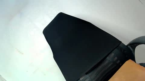 Snapshot of queenfoxylady chatting on October 9, 2025, 6:17 pm just call me QUEEN and ill be there online show from October 9, 2025, 6:17 pm