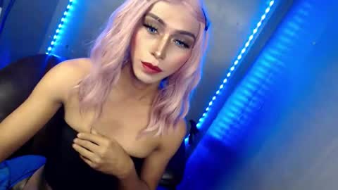 Snapshot of queenfoxylady chatting on October 21, 2025, 5:57 pm just call me QUEEN and ill be there online show from October 21, 2025, 5:57 pm
