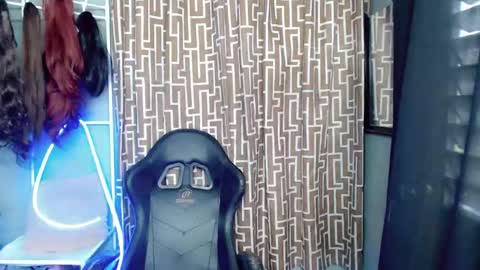 Snapshot of queenfoxylady chatting on November 6, 2025, 8:04 am just call me QUEEN and ill be there online show from November 6, 2025, 8:04 am