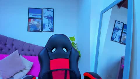 Queen online show from March 1, 2025, 6:21 pm