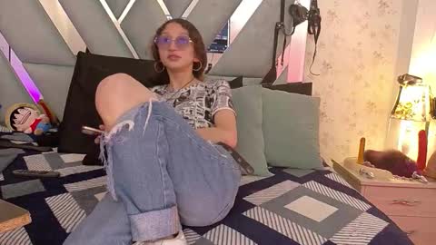 QUEENJEENN online show from February 4, 2026, 8:25 pm