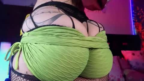 Snapshot of queenlamia chatting on January 17, 2026, 6:51 am Taurus online show from January 17, 2026, 6:51 am