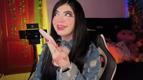 Snapshot of queenlamia chatting on February 12, 2026, 3:45 am Taurus online show from February 12, 2026, 3:45 am