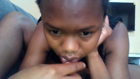 queenleona61 online show from June 18, 2026, 9:14 am