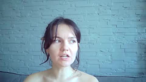 Snapshot of queenofmodels chatting on November 19, 2025, 10:26 am QueenOfModels online show from November 19, 2025, 10:26 am