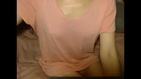 queenoftenderness online show from December 17, 2025, 6:58 pm