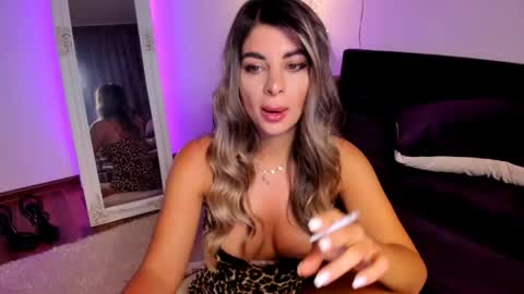 Snapshot of queenofyouredreams chatting on May 15, 2026, 11:45 pm Queennofyuredreams online show from May 15, 2026, 11:45 pm