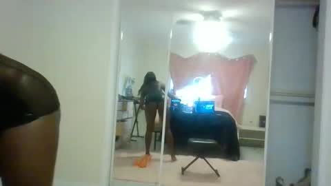 queensandyyy online show from December 3, 2025, 7:12 pm