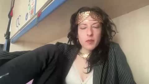 queenselket online show from April 4, 2026, 4:15 pm