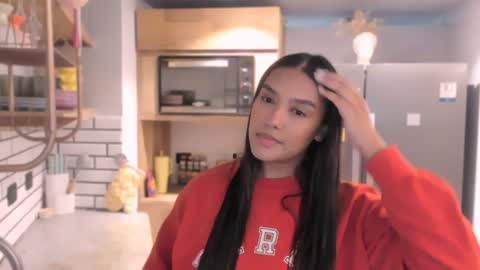 Val  -  online show from January 4, 2025, 1:42 am