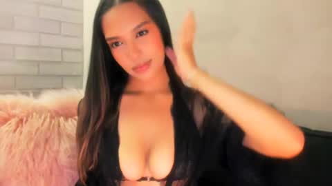 Snapshot of queenv66 chatting on June 27, 2026, 3:33 am Val - online show from June 27, 2026, 3:33 am