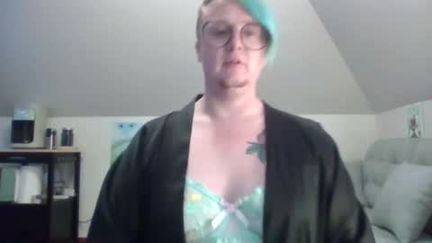 queerlyjaz online show from September 30, 2025, 1:43 am