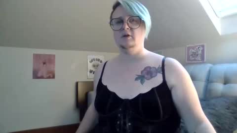 queerlyjaz online show from November 28, 2025, 10:56 pm