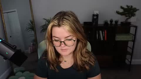 Bri online show from September 26, 2025, 3:43 am