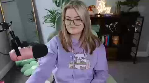 Bri online show from October 18, 2025, 4:41 pm