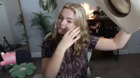 Bri online show from October 28, 2025, 1:53 am