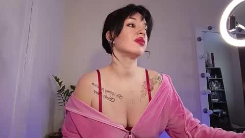 quiet_smile online show from November 23, 2025, 9:20 am