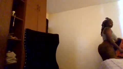 quincy_20 online show from April 30, 2026, 8:42 am