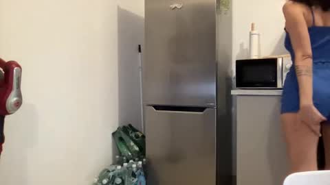 Quinnyelena online show from February 12, 2025, 3:38 pm