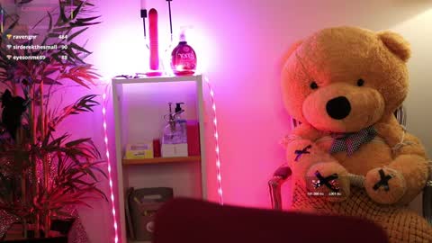 Nova Hollis online show from April 2, 2026, 4:21 am