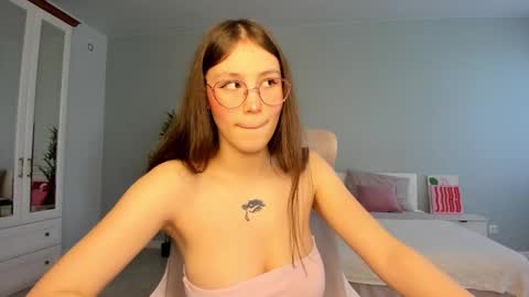 Leya online show from October 11, 2025, 9:08 am