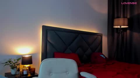 Snapshot of r_a_v_e_n chatting on March 5, 2025, 6:34 pm online show from March 5, 2025, 6:34 pm