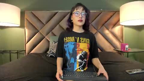 Snapshot of rache_roth chatting on July 7, 2026, 9:19 pm Rachel online show from July 7, 2026, 9:19 pm